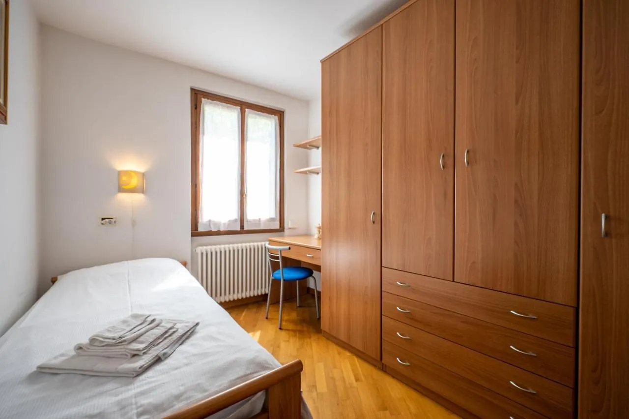 Apartment With Bicycle Storage In Dongo - Larihome A24