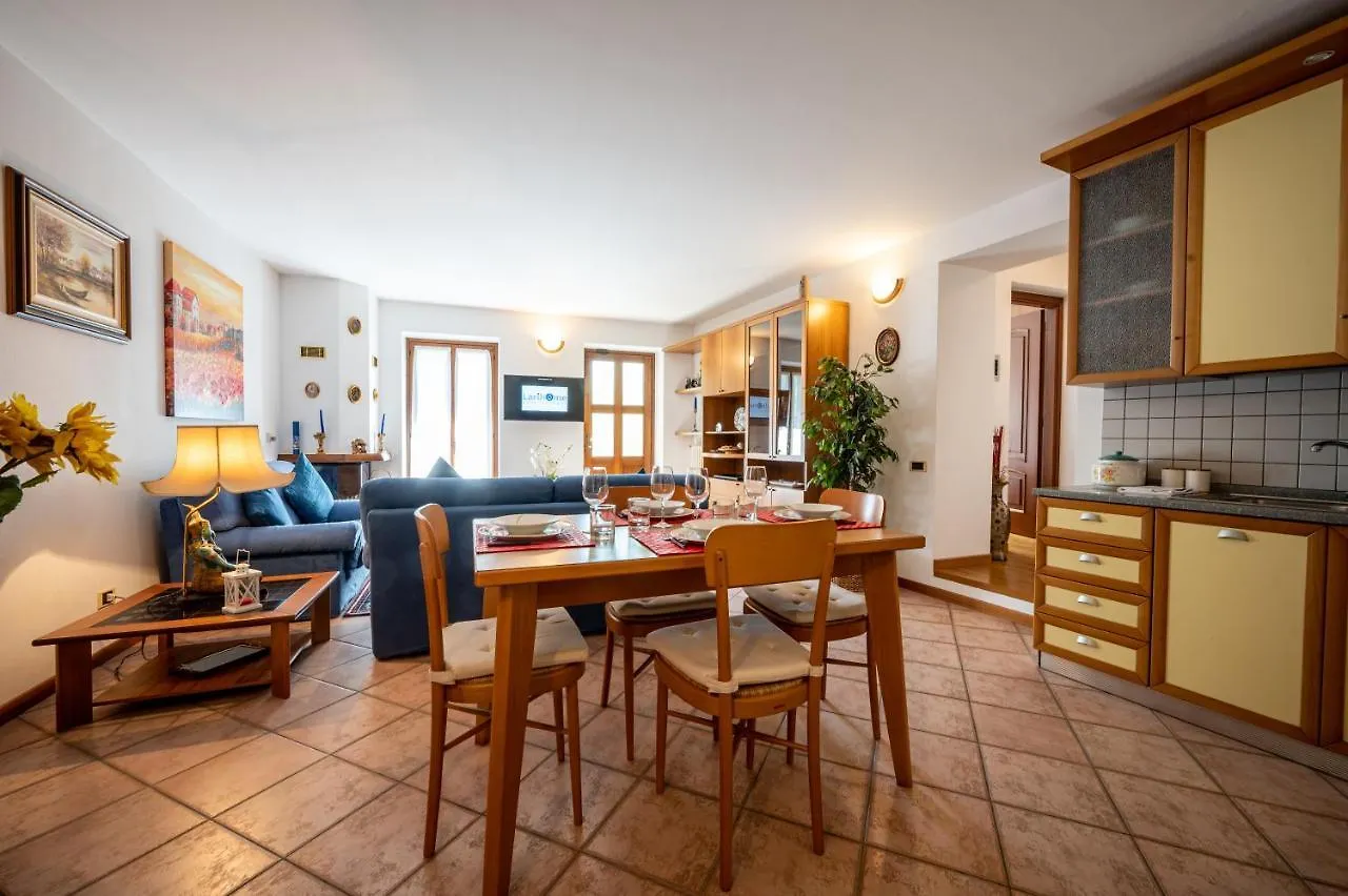 Apartment With Bicycle Storage In Dongo - Larihome A24