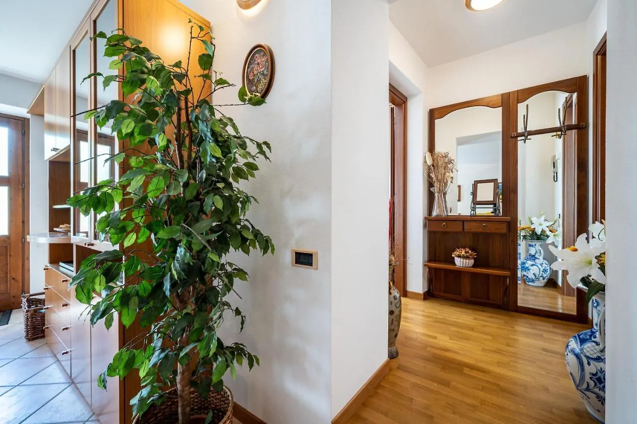 Apartment With Bicycle Storage In Dongo - Larihome A24