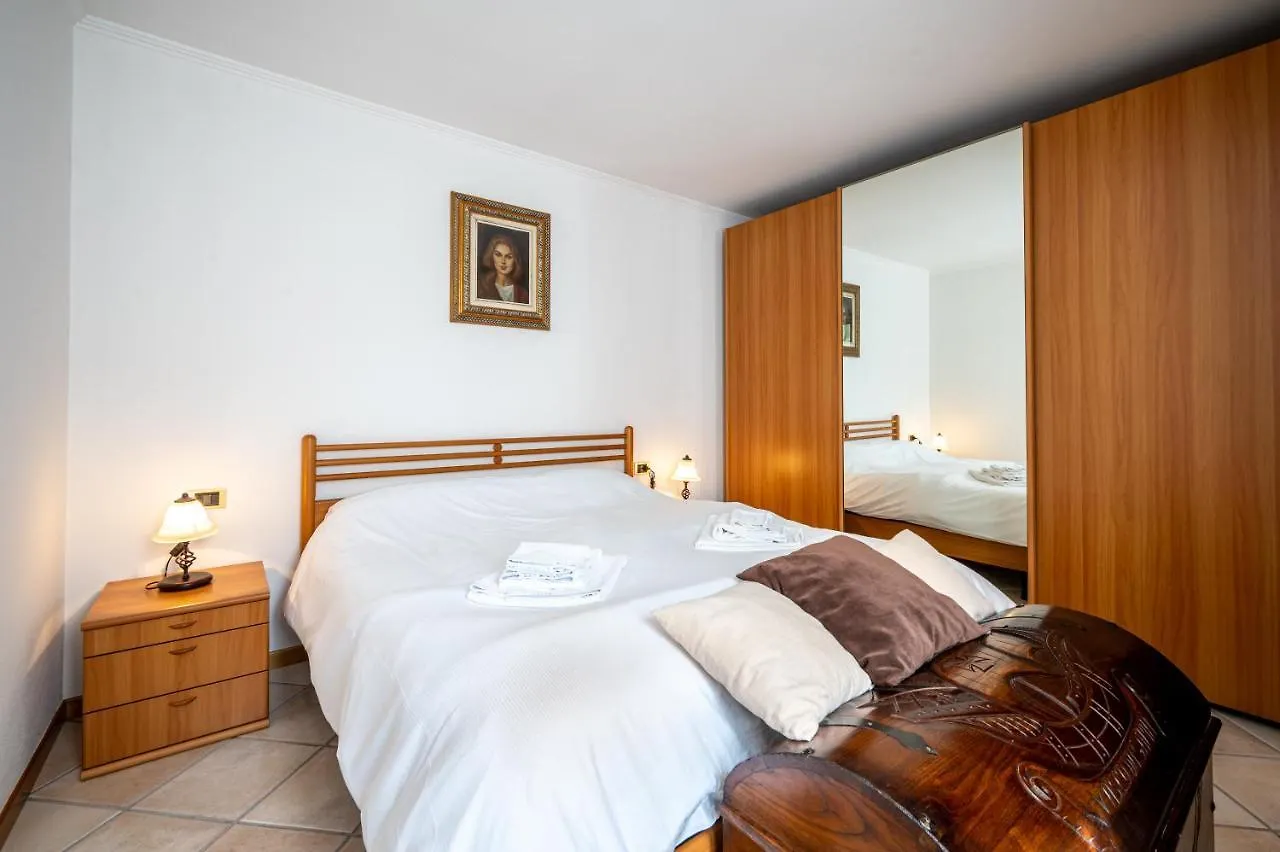 Apartment With Bicycle Storage In Dongo - Larihome A24
