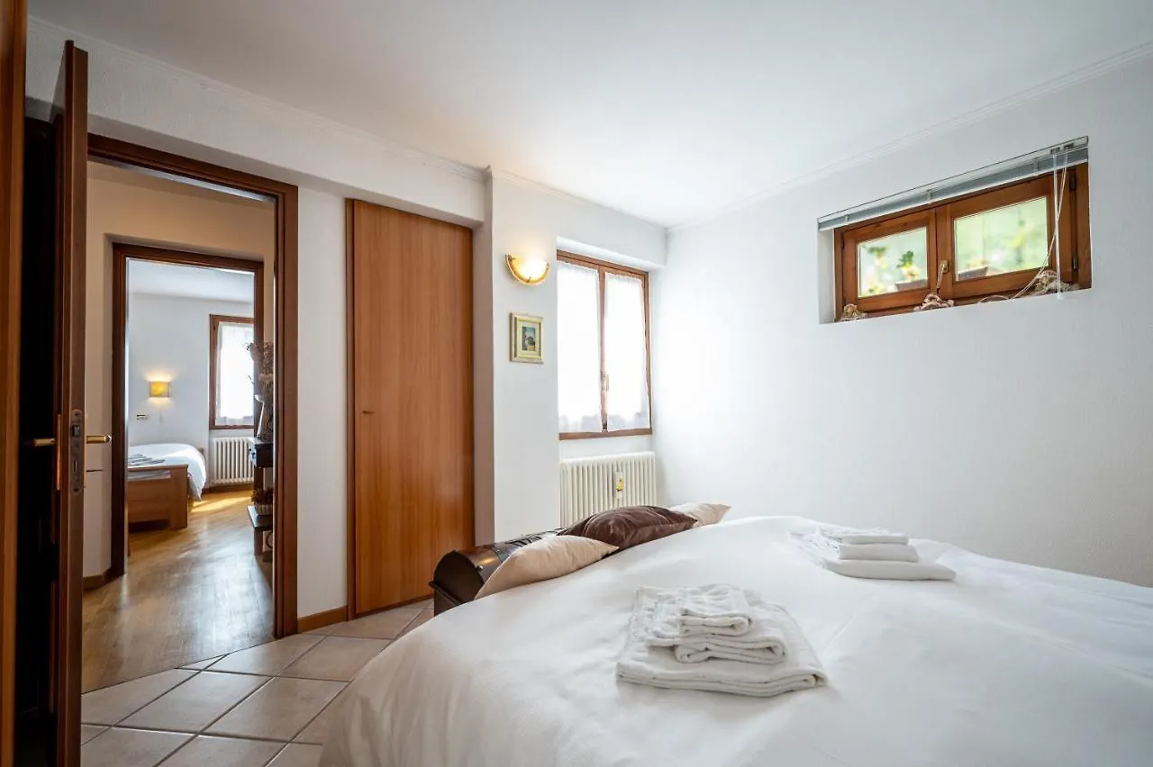 Apartment With Bicycle Storage In Dongo - Larihome A24 0*,  Италия